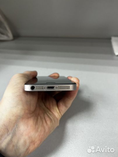 iPhone SE, 32 ГБ