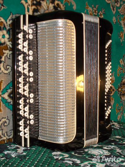 Баян цельно-планочный