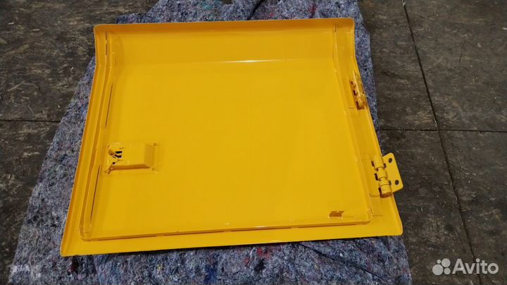 Дверь бокового отсека экскаватора Hyundai R210LC-7