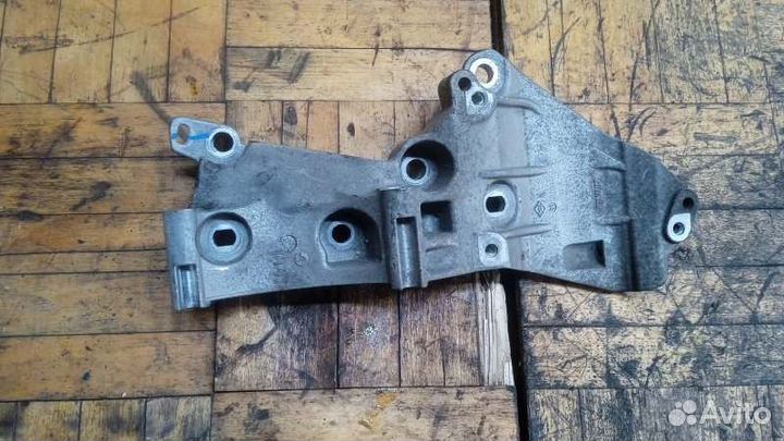 Кронштейн генератора и кондиционера Renault Duster