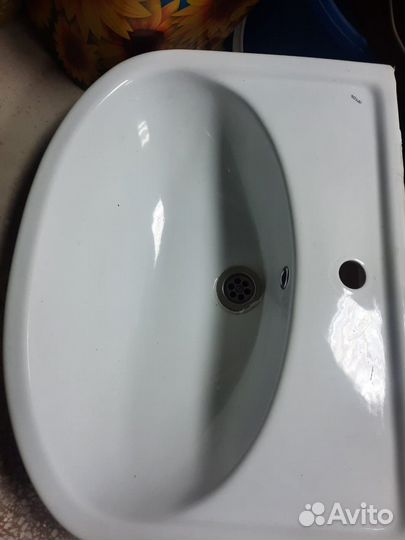 Раковина фаянсовая для ванной комнаты