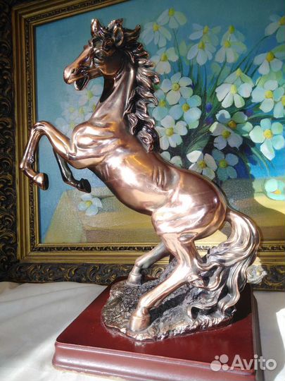 Статуэтка Конь