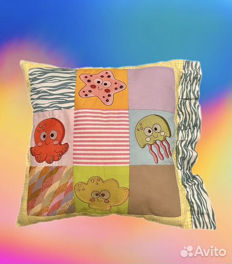 Декоративная подушка ручной работы с вышивкой