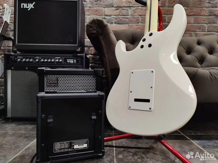 Электрогитара Cort Stratocaster + Комбо 10 ватт