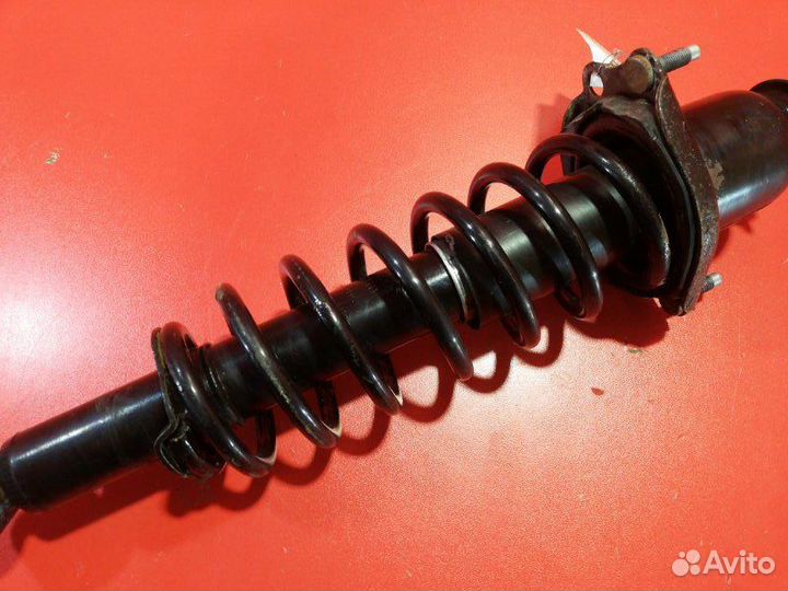 Стойка подвески задняя правая Toyota Corolla