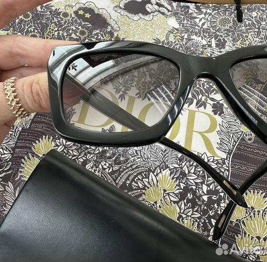 Солнцезащитные очки just cavalli