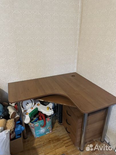 Компьютерный стол + тумбочка в наборе