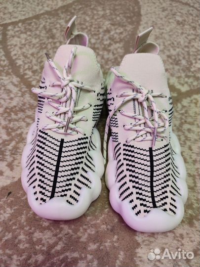 Кроссовки изики/кросовки Yeezy/кроссовки изи Новые