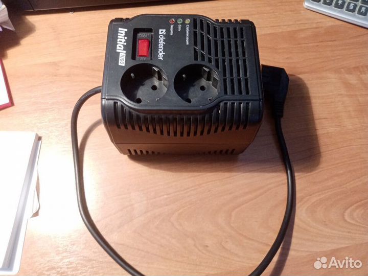 Стабилизатор напряжения defender AVR initial 1000