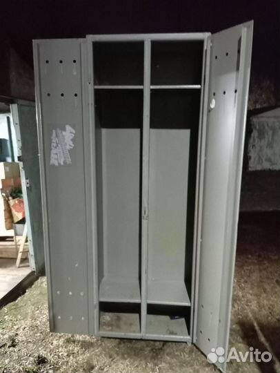 Шкаф металлический для одежды бу