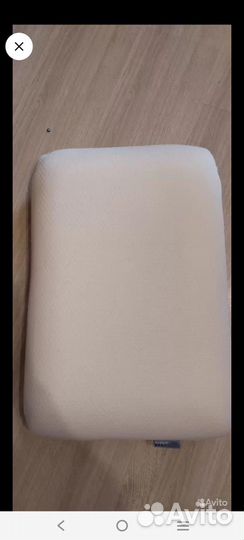 Личные вещи, тапки, ковер