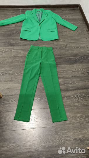 Костюм зелёный рр 46