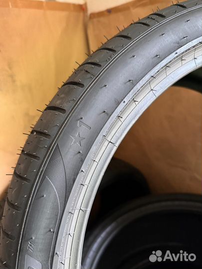 Pirelli P Zero PZ4 315/30 R22 и 275/35 R22 107Y