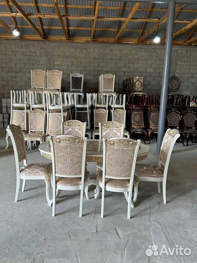 Столы и стулья