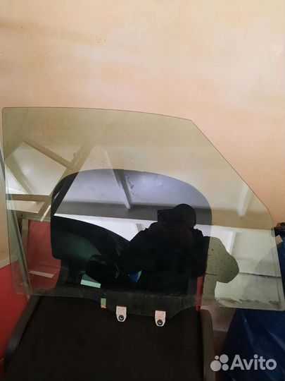 Стекло правой двери
