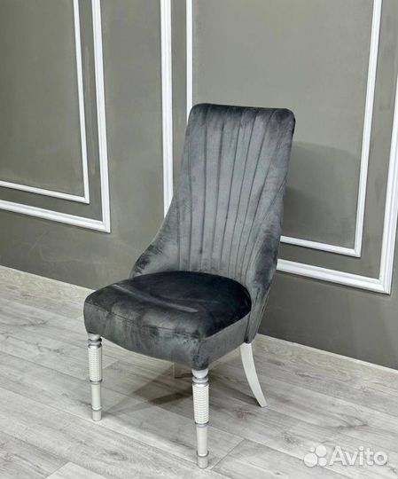 Столы и стулья