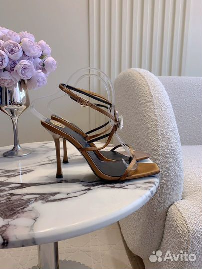 Босоножки на высоком каблуке ysl