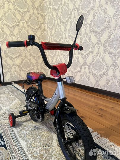 Трехколесный велосипед