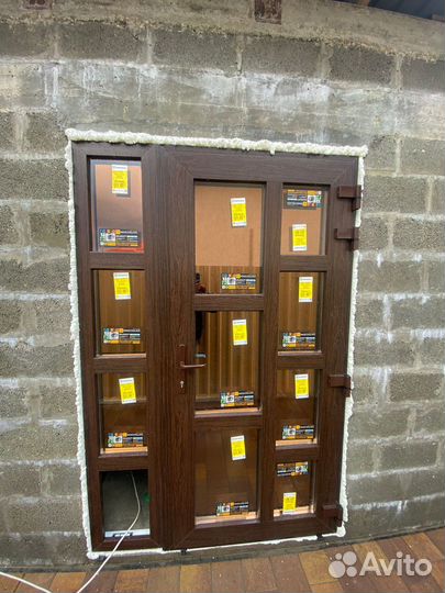 Входная пластиковая дверь