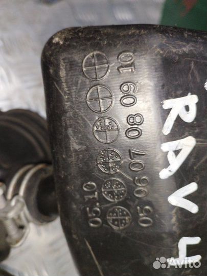 Патрубок воздушного фильтра Toyota Rav 4