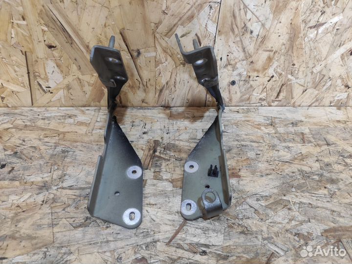 Петля капота Citroen C3