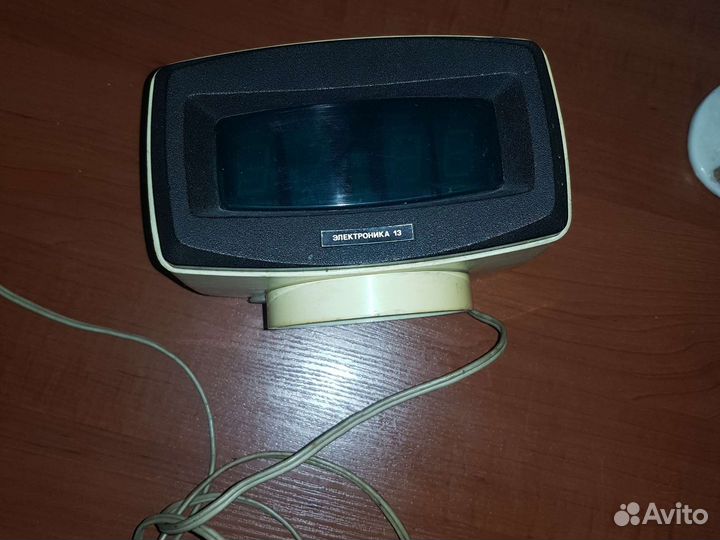 Часы настольные электроника 13