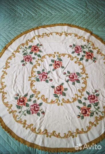 Винтажная круглая скатерть с розами