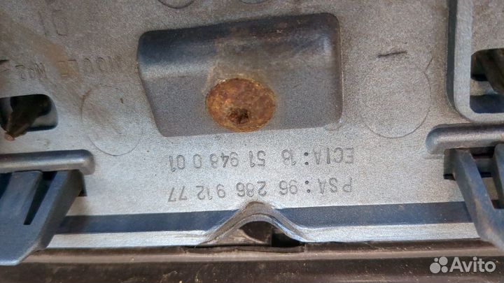 Решетка радиатора Peugeot 206, 2000