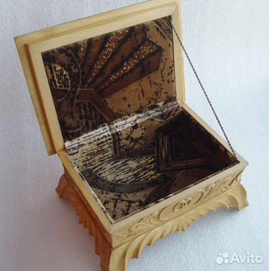 Шкатулка большая резьба по дереву