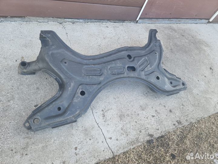 Подрамник двигателя