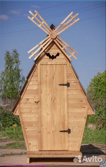 Уличный туалет деревянный