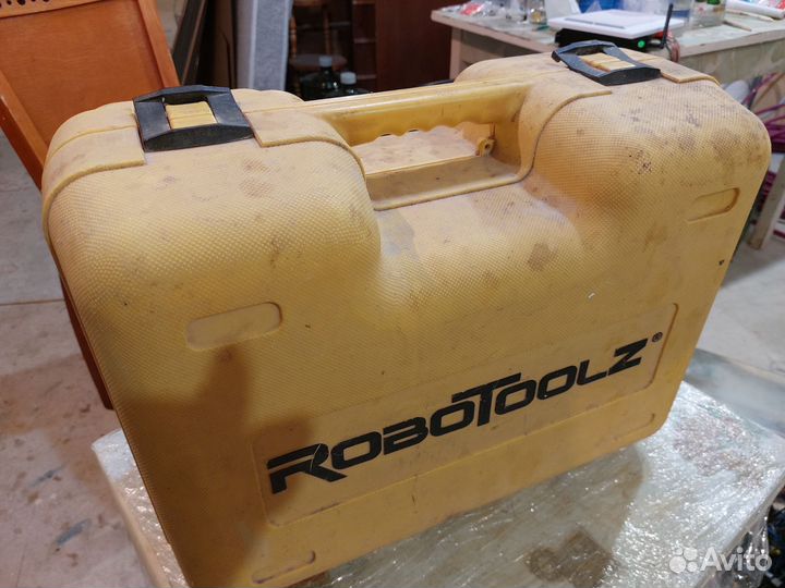Лазерный нивелир Robotoolz RT-7690-2