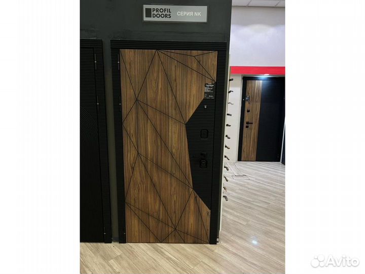 Входная металлическая дверь