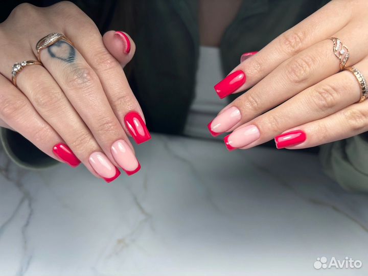 Модель на маникюр