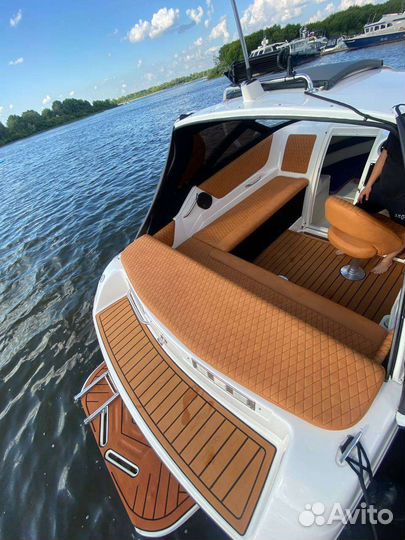 Аквалайн 210, каютный катер