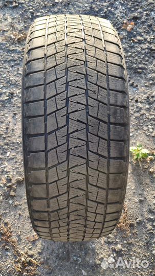 Bridgestone Blizzak DM-V1 215/60 R17