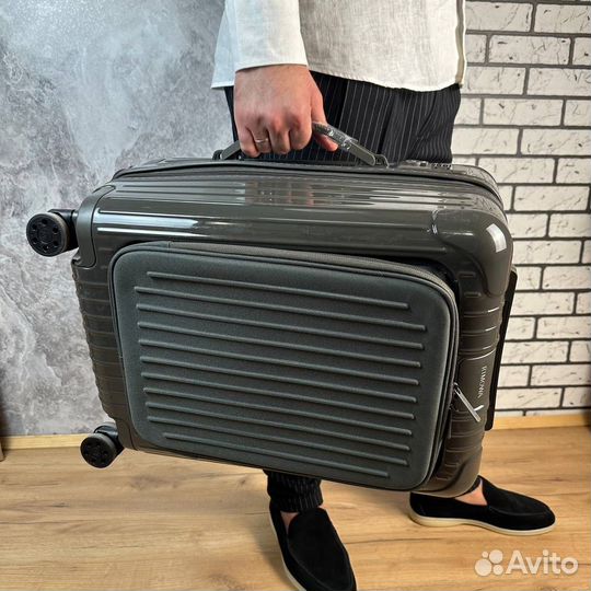 Чемодан rimowa essential