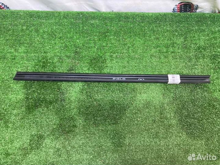 Уплотнитель стекла двери задний левый Volkswagen