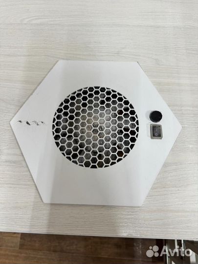 Стол для маникюра с вытяжкой б/у