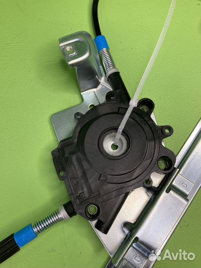 Стеклоподъемник двери левый без электродвигателя \