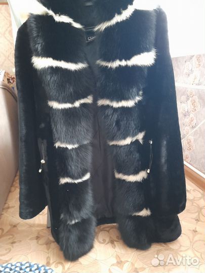 Искусственная шуба короткая чёрная