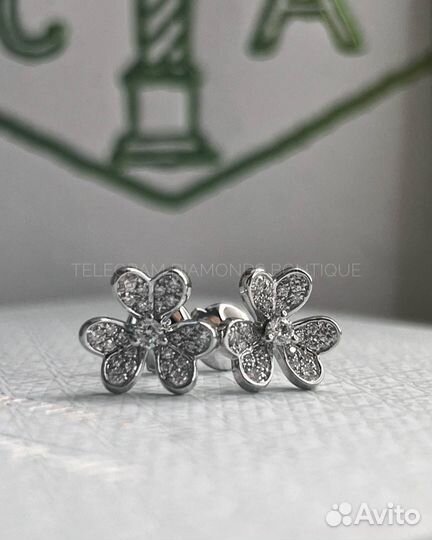 Серьги Van Cleef Frivole белое золото 750