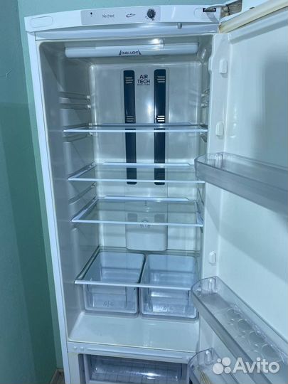 Холодильник Hotpoint-Ariston