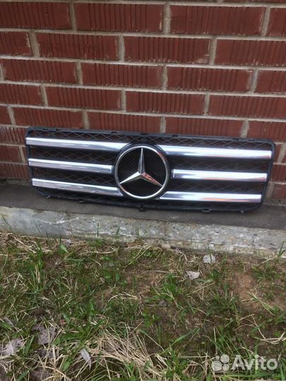 Решетка радиатора Mercedes G class W463 оригинал