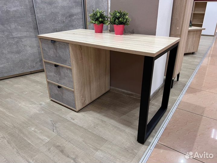 Стол письменный с ящиками /Стол компьютерный
