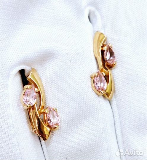 Золотые серьги с камнем