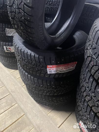 Bridgestone Blizzak Spike-02 225/60 R17 103T
