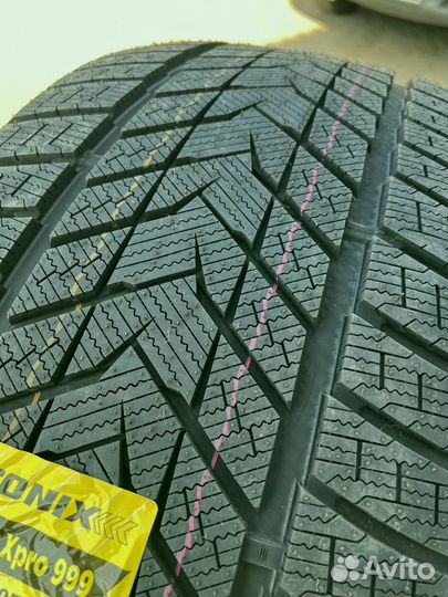 Sonix WinterXPro 999 275/45 R21 117T