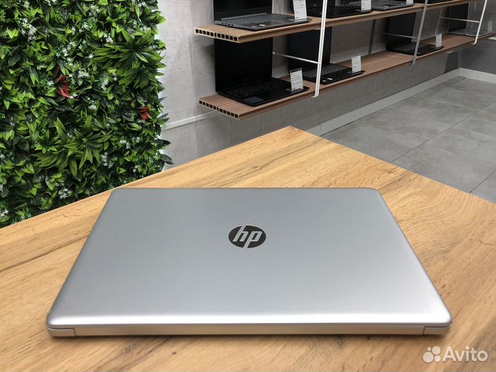 15.6 FHD HP/Ryzen 3/AMD Vega/8Gb/SSD256