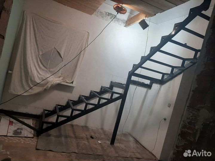 Металлокаркас лестниц